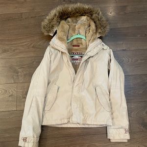Super warm TNA jacket. Fur lined hood. Good used condition. Size M.